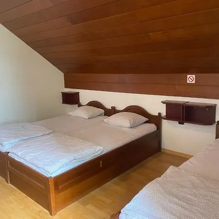 Auberge de jeunesse Youth Bledec *